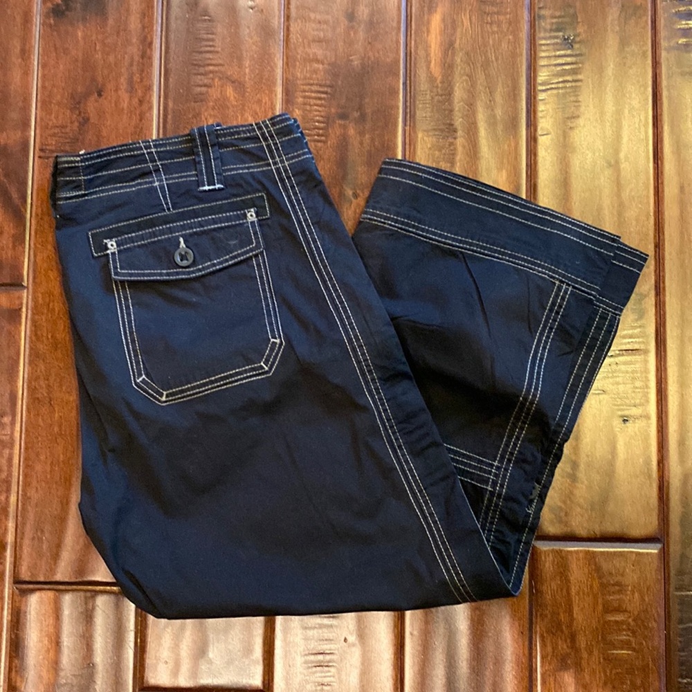 Women’s Aventura Capri Pants Black 14